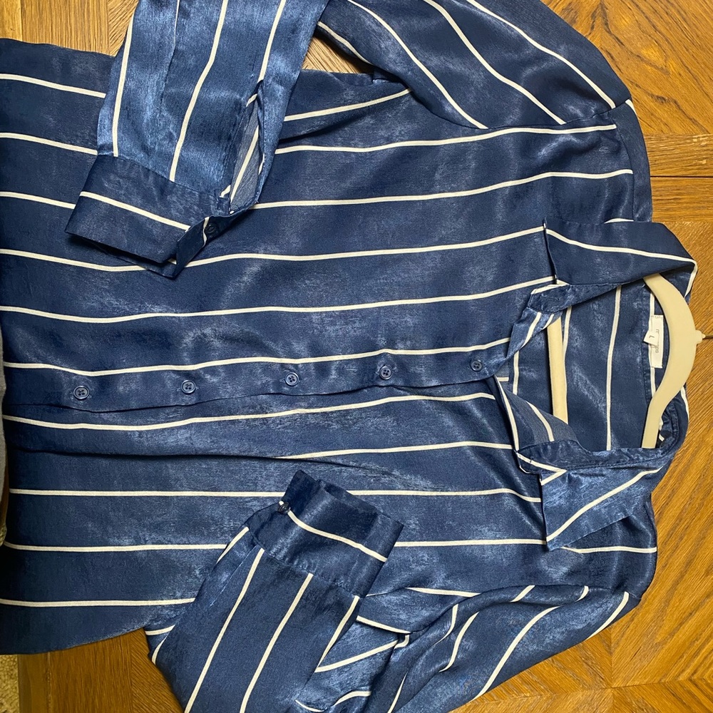 Maurice’s Button down top - Picture 2 of 5